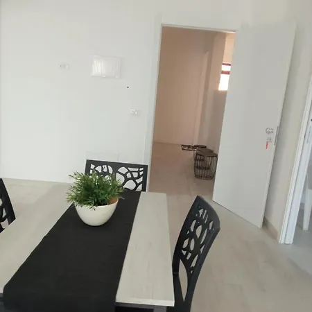 Damaste' Apartament *