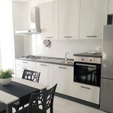 Apartament Damaste' *