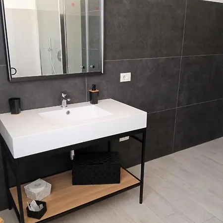 Apartament Damaste' *