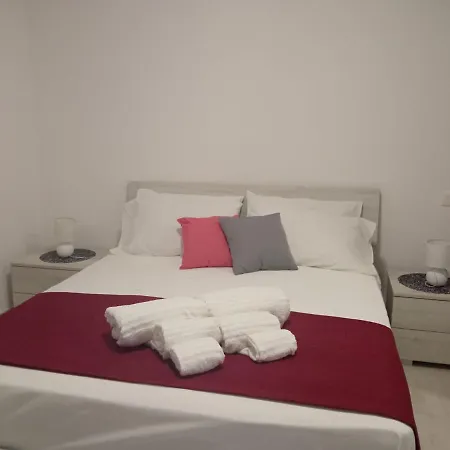 Damaste' Casa Vacanze Apartment *